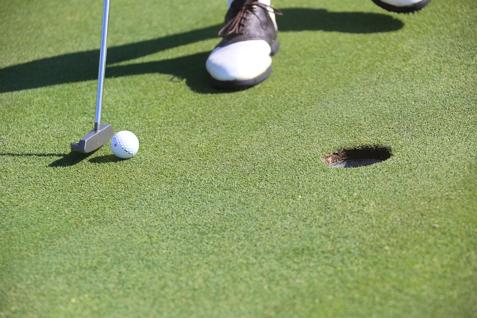 Common golf rule violations